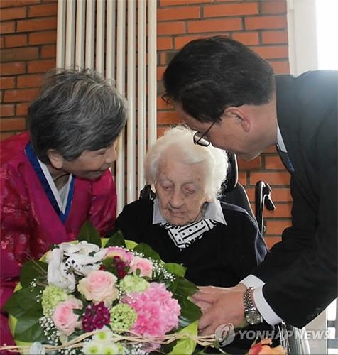 한국전 후 부산서 의료지원 독일 수녀간호사 별세…향년 106세 - 2