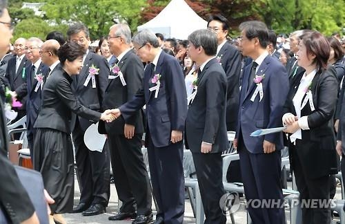 여야 지도부, 현충원에 총집결…'애국가 제창'(종합) - 2