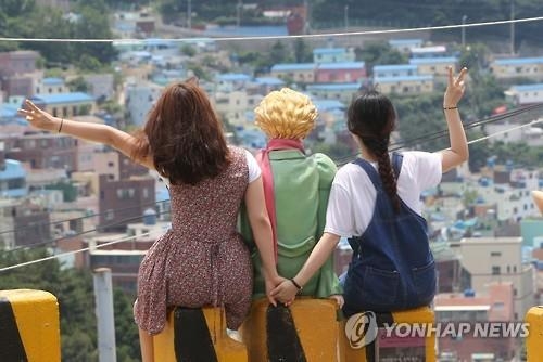 '부산 어린왕자' 빼닮은 '창원 어린왕자' 표절 논란 - 2