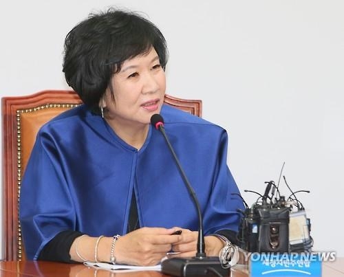 손혜원, 김수민 논란에 "서른 갓넘은 디자이너에 너무 가혹" - 2