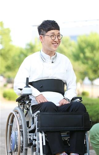 "희망 주는 선생님 되고파" 1급 장애인, 특수교사 꿈 이뤄 - 2