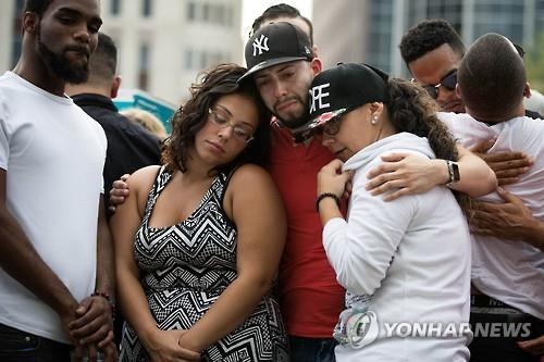 올랜도 총기난사 희생자 다수가 히스패닉…비탄 속 연대 - 2