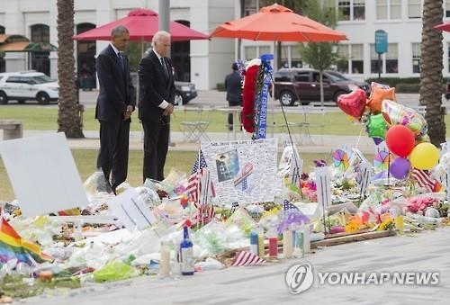 오바마, 연일 총기규제 목청…트럼프는 "수정헌법2조 수호" - 2