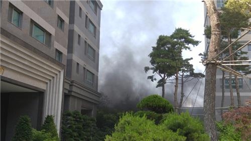 인천 송도 주상복합아파트 지하 주차장서 불…30명 대피 - 2