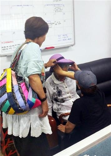 70대 노모, 신내림 받아 집나간 딸 경찰 도움으로 7년만에 상봉 - 2