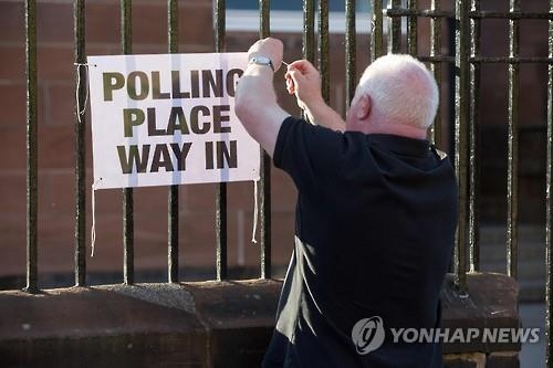 <브렉시트 투표> "젊은층 투표율 높으면 잔류 유리" - 2