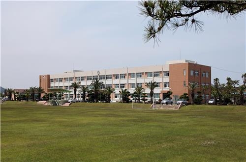 자퇴·퇴학률 10%에서 3년만에 '0명'…제주 성산고의 비결 - 2
