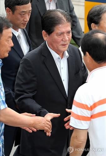 검찰, '뇌물수수 혐의' 김호수 전 부안군수 영장 - 2