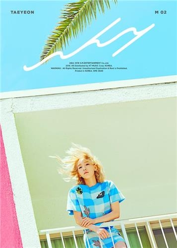 태연, 미니 앨범 '와이' 선주문량 10만장 돌파 - 2