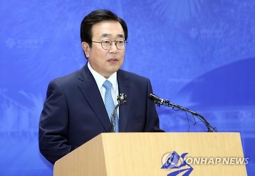 서병수 김해공항 확장안 수용에 부산 야권 압박수위 조절 - 2