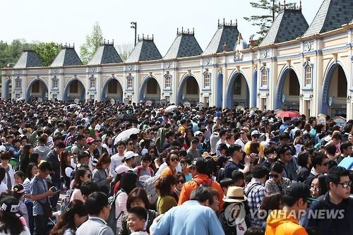 < SNS돋보기> 공휴일을 특정 요일로?…누리꾼 '갸우뚱' - 2