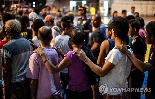 "죽이겠다" 두테르테에 겁먹은 필리핀 마약범 자수 행렬 - 2