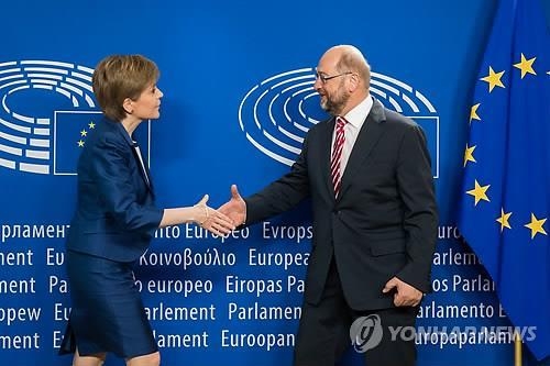 <브렉시트> 스코틀랜드 수반 "EU 잔류 위한 쉬운 길 없다"(종합) - 2