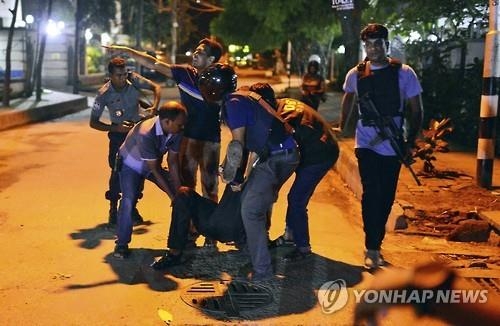 IS, 방글라 식당테러…"24명 살해" 주장·외국인 등 30여명 인질(종합3보) - 2