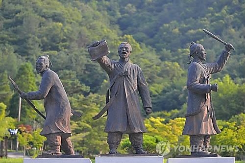 '동학혁명기념일 12년 논쟁' 재연하나…정읍·고창 반대 거세 - 2