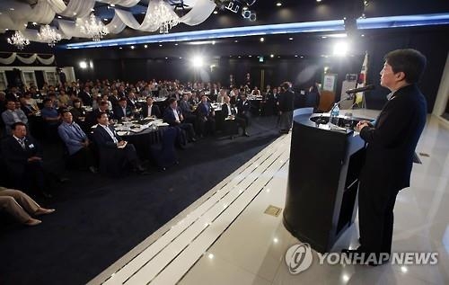 안철수, 사퇴 후 첫 외부행보…"강펀치 버텨야 이겨" - 3