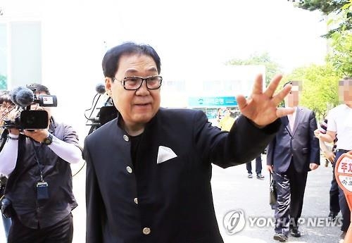 조영남 '그림 대작' 사건 재판 서울중앙지법으로 이송(종합2보) - 3