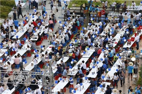 "무더위야 가라! 바로 이 맛이야" 인산인해 '전주가맥 축제' - 2