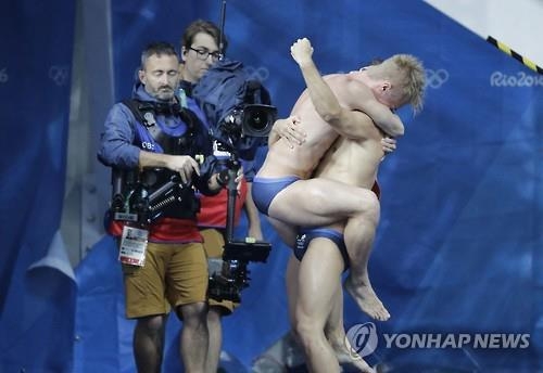 <올림픽> 남자 싱크로 다이빙 '브로맨스의 최고봉을 보여주마' - 3