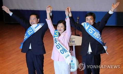 秋 "통합" 金·李 "秋로는 대선패배"…더민주 당권주자 '난타전' - 2