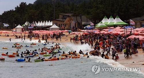 강원 해수욕장 피서객 2천477만명…작년보다 4.1% 감소 - 2