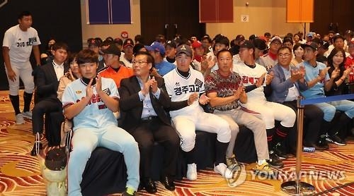 <프로야구> 고교 최대어 이정현, 2차 전체 1순위로 케이티행(종합) - 2