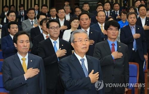 더민주, 의총서 "최경환·안종범 증인채택 고수" 결론 - 2