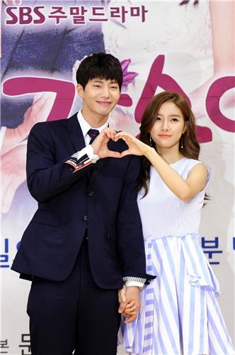 '우리 갑순이' 김소은 "연말 베스트 커플상은 우리 것" - 2