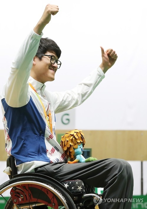 <패럴림픽> 이장호 두 손 번쩍