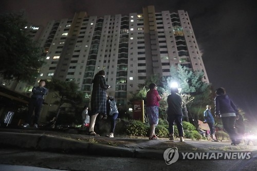 <규모 5.8 지진> 지진공포에 잠 못 드는 시민들