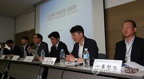 지난해 5월 수원에서 열린 군공항 이전사업 설명회, 연합뉴스 자료사진.