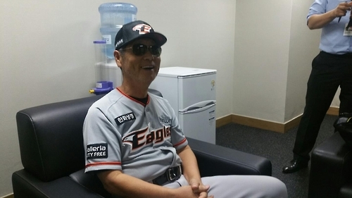 수염 기른 김성근 한화 감독