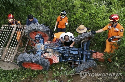 면허 없어도, 음주운전도 'OK'…도로 위 흉기된 농기계(종합) - 3