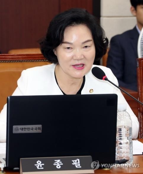 윤종필 "의사시험 수수료 92만원…공인회계사의 18배" - 1