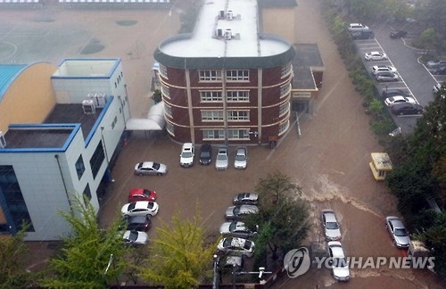 물에 잠긴 학교