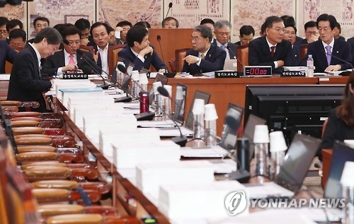 <국감현장> 교문위, 최경희 이대총장 증인채택 공방끝 파행 - 1