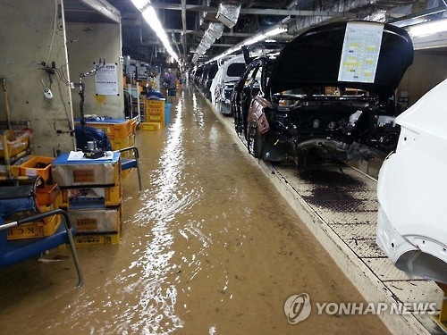 태풍 차바로 조업 중단된 현대차 울산2공장