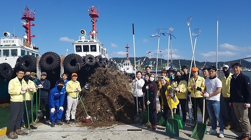 울산항 태풍 부유물 수거