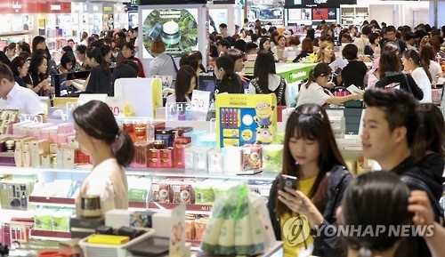 지난달 면세점 매출 '주춤'…외국인 이용객 10%↓ - 1
