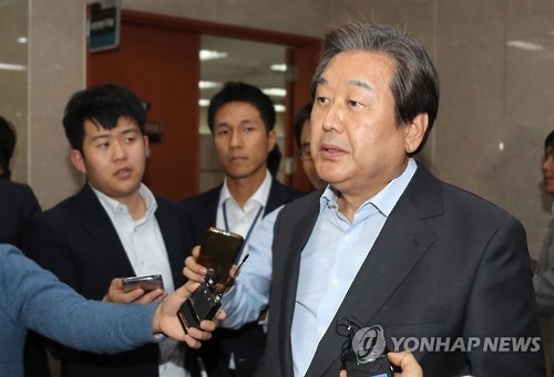 국회 개헌토론회 개최…'최순실 파문' 속 공론화 재시도 - 1