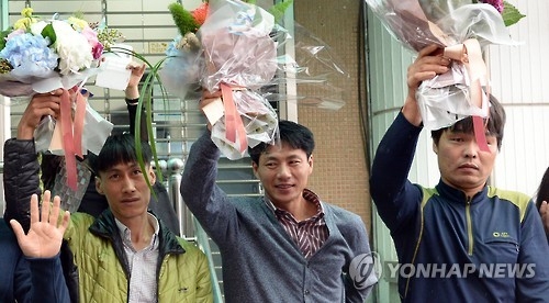 기뻐하는 '삼례 3인조'