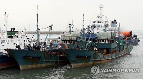 공용화기 사용해 나포한 중국 어선들(인천=연합뉴스)