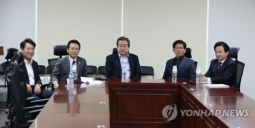 대통령 탈당하면 정치역학 어떻게 바뀌나…중심추는 국회로 - 2