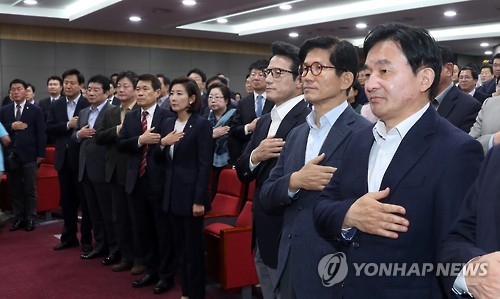 與 비주류, 이정현 수습안에 "해체할 판에 무슨 전대냐" 반발 - 1