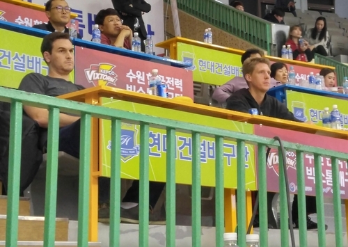 알레나 버그스마(26·KGC인삼공사)의 남편과 에밀리 하통(24·현대건설)의 남자친구