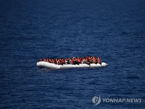 구조 기다리는 지중해 난민