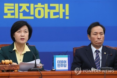 더불어민주당 추미애(왼쪽) 대표와 우상호 원내대표