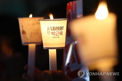 지방서 대통령 퇴진 촉구 집회 이어져…진주서는 하야 반대 회견 - 1