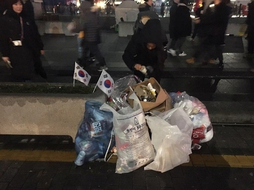 130만 도심 평화시위…성숙한 시민의식 '샤이닝' - 3