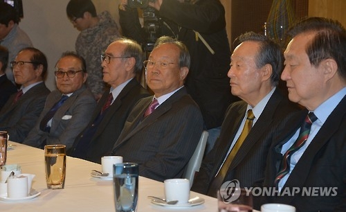 전직 국회의장·원로 "朴대통령, 내년 4월까지 하야해야" - 1